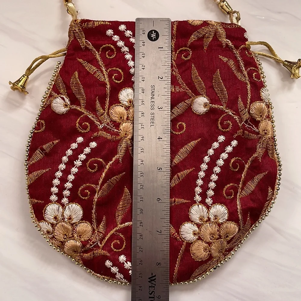 Small Embroidered Hand Bag - Picture 5 of 7